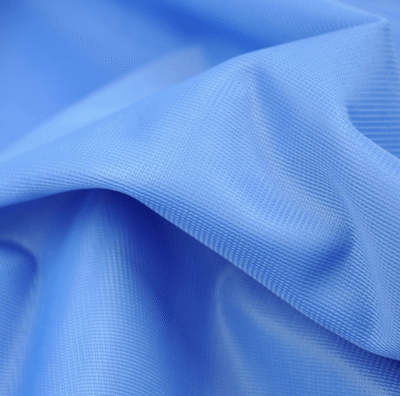 Dederon – lekka tkanina flagowa i użytkowa