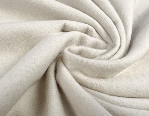 Flanela bawełniana – miękka tkanina na pościel i ubranka