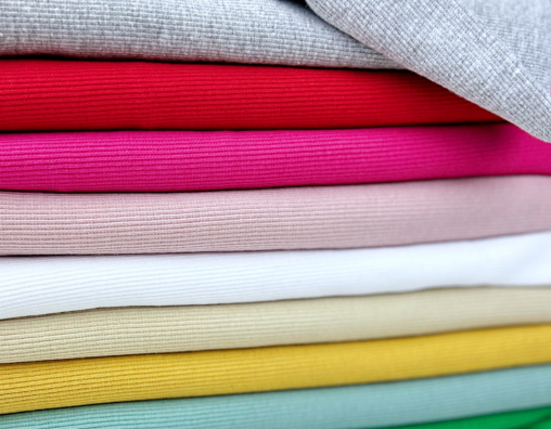 Dzianina prążkowana – ściągacz na wykończenia odzieży